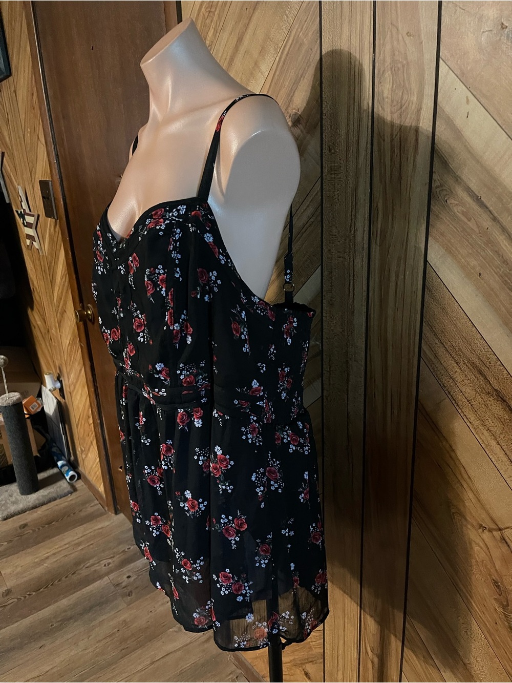 Torrid Plus Size 4X Black Floral Chiffon Smocked Camisole Blouse Tank Top - Picture 4 of 8